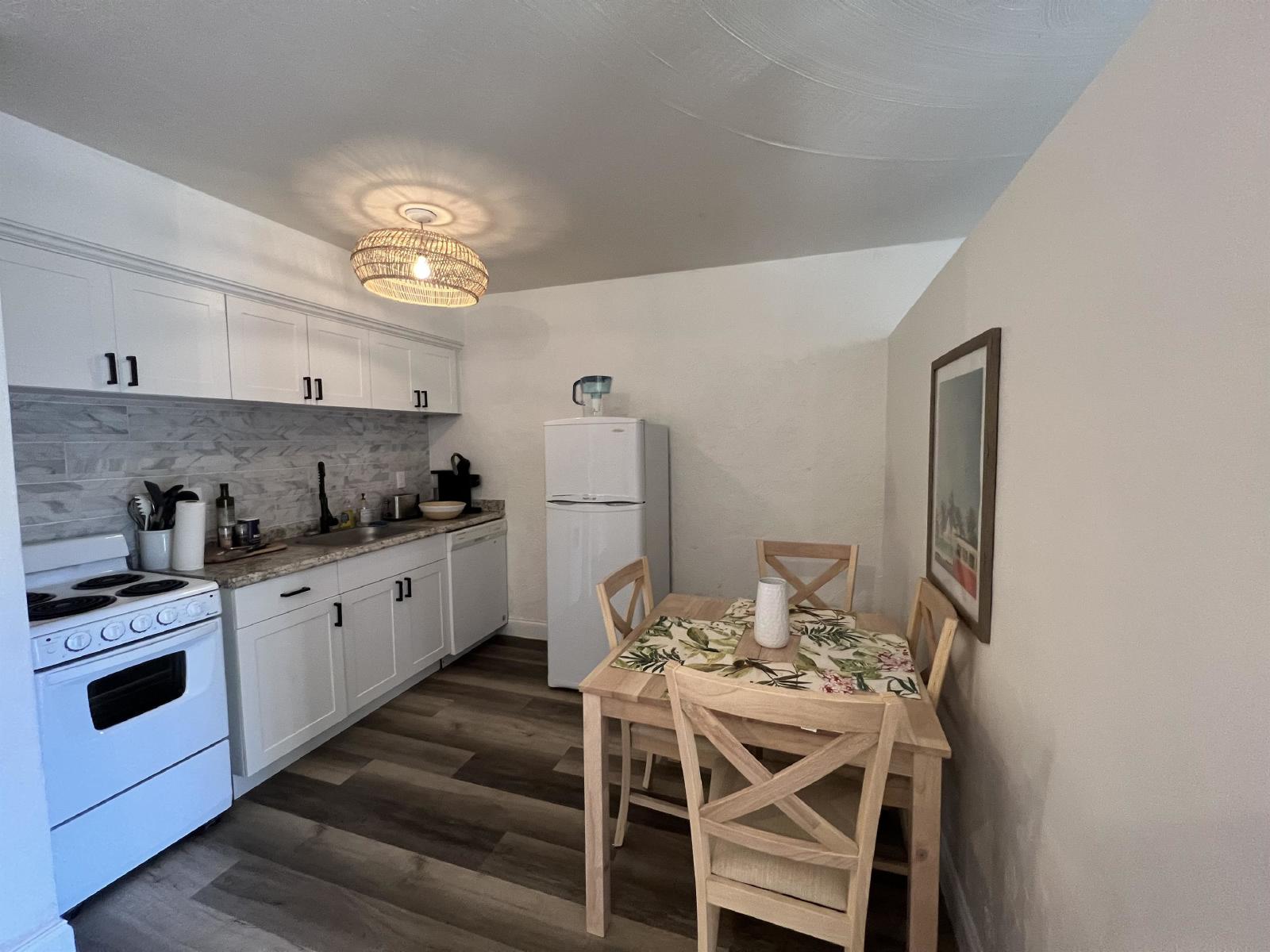 828 Wiggins Pass Road - 9 property image